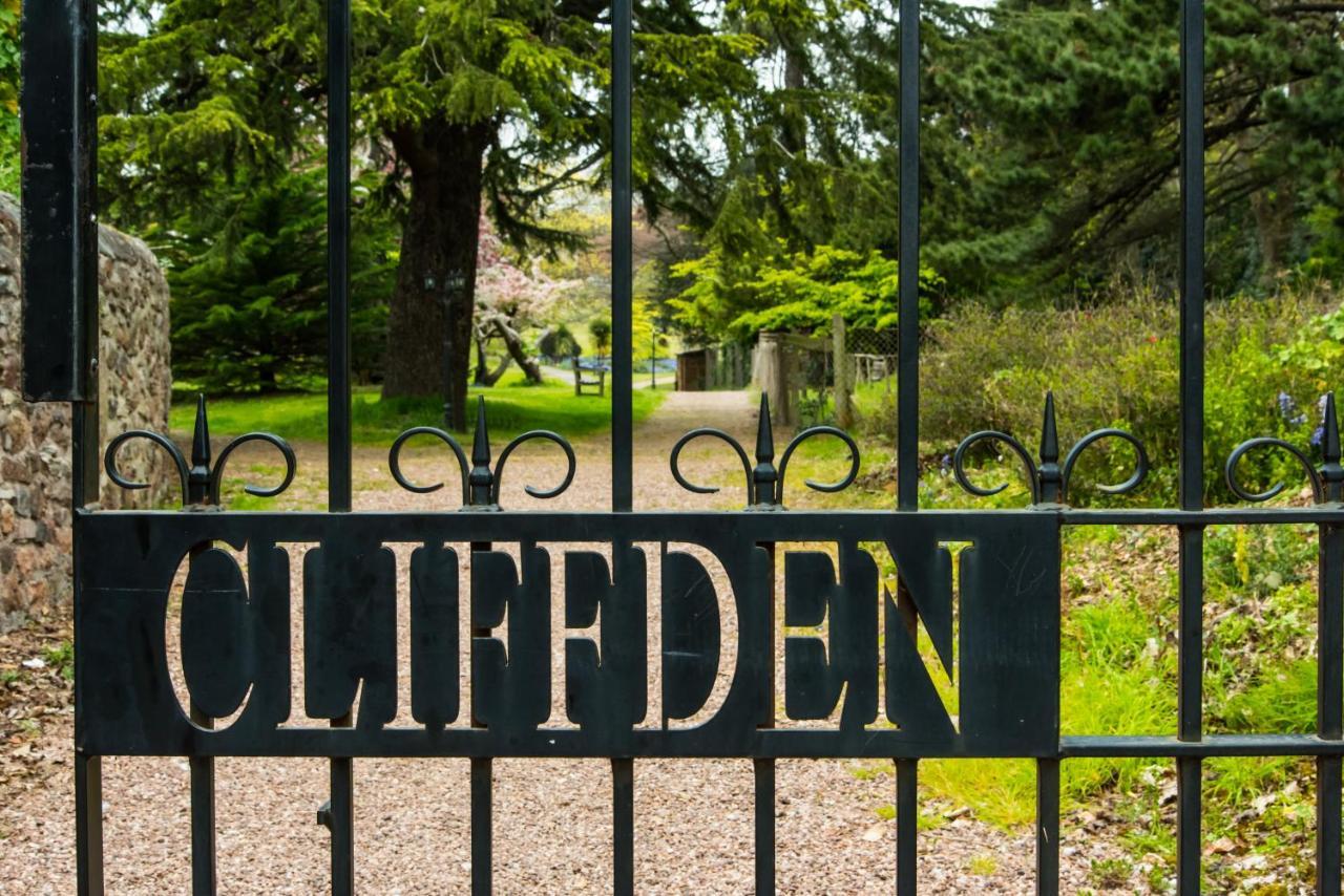 Cliffden 3*